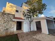 | Exclusiva casa en renta dentro de una excelente zona...