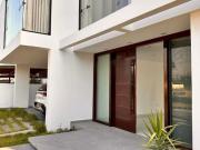 Exclusiva casa en Urb. El Cortijo