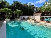 Exclusiva CASA en VENTA con Alberca & Studio privado...