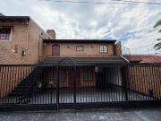 EXCLUSIVA CASA EN VENTA DE 3 DORMITORIOS