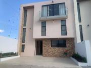 EXCLUSIVA CASA EN VENTA DE 3 RECAMARAS, JARDIN, EN...