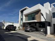 EXCLUSIVA CASA EN VENTA, MODERNA CASA AMPLIA CON...