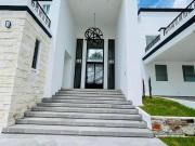 EXCLUSIVA CASA EN VENTA, NUEVA A ESTRENAR