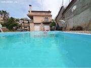 EXCLUSIVA CASA INDEPENDIENTE CON ASCENSOR, PISCINA Y DOS...