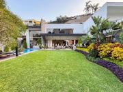 Exclusiva e Impecable Casa de dos pisos con terraza,...