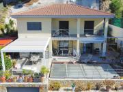 Exclusiva Esta magnífica casa moderna, situada en una...