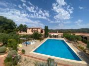 Exclusiva finca con masía, hotel, bodegas y 83 ha de...
