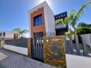Exclusiva Moradia V4+1 | Charneca de Caparica