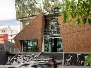 Exclusiva oficina en Pablo Neruda, en planta baja de...