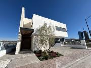 Exclusiva propiedad en venta a un costado de ANTEA...