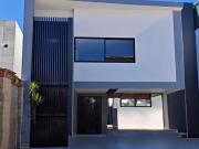 Exclusiva Residencia contempor?nea con jard?n y doble...