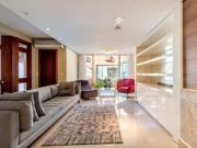 Exclusiva residência semimobiliada em condomínio na Zona...