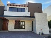 EXCLUSIVA RESIDENCIAL DE LUJO CON AMPLIOS ESPACIOS EN LA...