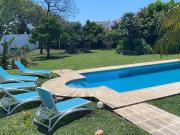 Exclusiva Villa con Piscina Privada y Jardín cerca del mar