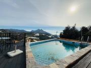 Exclusiva Villa con Vistas al Mar y la Montaña en...