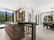 Exclusiva villa de seis dormitorios con orientación sur...