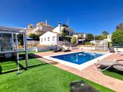 Exclusiva villa rústica con vistas al mar y la montaña...