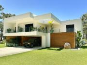 EXCLUSIVA VILLA V5 C/ PISCINA E JARDIM