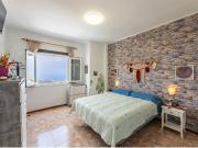 Exclusiva vivienda con amplia terraza, azotea privativa...