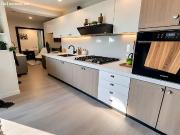 ¡Exclusiva vivienda con gran terraza y vistas al mar en...