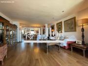 EXCLUSIVA VIVIENDA REFORMADA FRENTE AL MAR EN PRIMERA LÍNEA