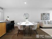 Exclusive Designer Apt with Harbour Bridge Glimpses in...