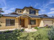 EXCLUSIVE LOCATION CLOSE TO THE BEACH