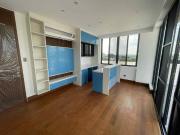 Exclusive QC Luxury Estate with 5BR, Pool &...