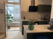 zentrumsnah und exclusiv: Zweiraumwohnung mit heller Loggia