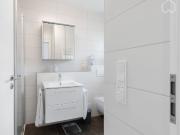 Exclusively furnished luxury apartment with air...