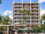 Exclusividad y confort: Departamento con vistas verdes y...