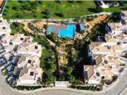 Exclusividade e conforto em condomínio de luxo próximo à...