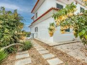 Exclusividade e Luz em Birre: Moradia de luxo