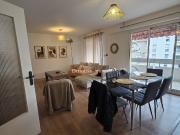 EXCLUSIVITÉ – Appartement rénové avec terrasse & parking...