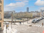 Exclusivite Ile Saint Louis, vue Seine. Charmant duplex...