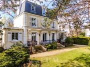 EXCLUSIVITE LE VESINET SUD Maison familiale de caractère...