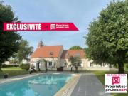 Exclusivité Longère avec beaucoup de cachet avec piscine...