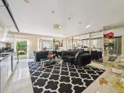 EXCLUSIVITE NUE PROPRIETE FEMME DE 75 ANS PASSY PLAZA