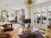 Exclusivité Paris 16 Auteuil Haussmannien Balcon filant