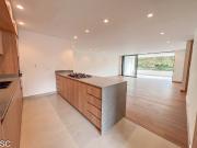 Envigado 3 habitaciones con baño +serv