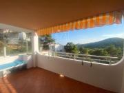 Exclusivo ático con terraza privada y vistas al mar en...