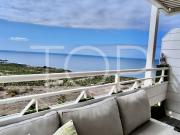 Exclusivo ático dúplex frente al mar en una ubicación...