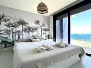 Exclusivo Ático Seminuevo con Vistas al Mar en Ubicación...