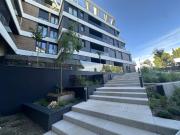 Exclusivo bajo con jardín a estrenar junto al Parque de...