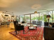 Exclusivo departamento con amplio jardin y piscina...