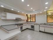 ¡Exclusivo departamento en venta para remodelar. Bosques...