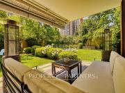 Exclusivo departamento N/O en primer piso con jardín y...