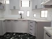 ¡Exclusivo departamento recién remodelado con 2 cocheras...