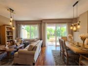 Exclusivo pareado con piscina privada en Primera línea...