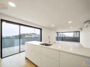 Exclusivo T4 com 3 Frentes na Avenida da República Vila...